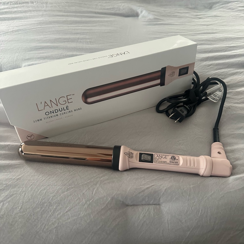 Lange Ondule curling wand in blush pink